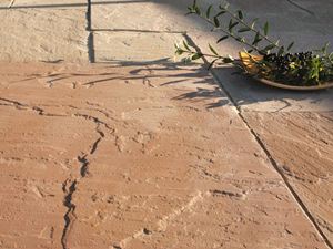 Sandstein-Platten Modak mit Dekoschale, Beeren und Ästen