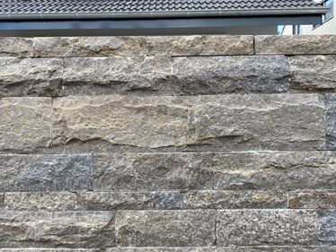 Mauersteine Kalkstein Frnkischer Muschelkalk Blick auf die Mauer