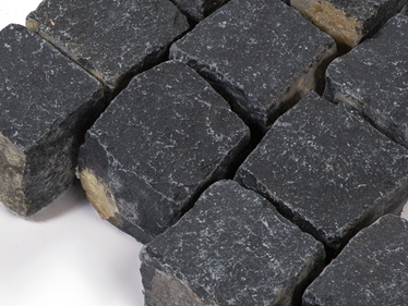 Pflastersteine Basalt Sombra 8x9x9cm Detail hellere Stellen