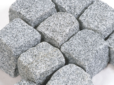 Pflastersteine Granit Silver Rustica 9x9x9cm Detail