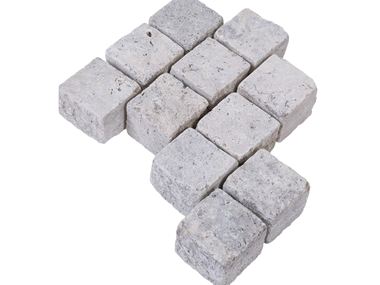 Pflastersteine Travertin Silver freigestellt