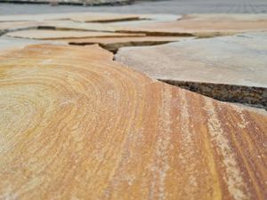 Polygonalplatten Quarzit Irish Gold nah