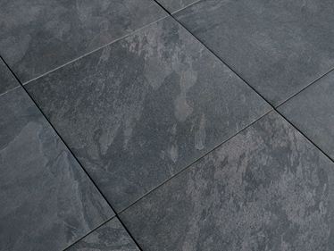 Nahaufnahme dunkle Schieferoptikplatten Alpine Black