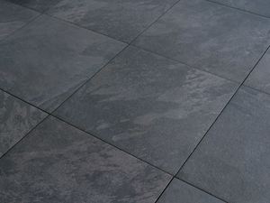 Terrassenplatten Alpine Black mit Schieferoptik