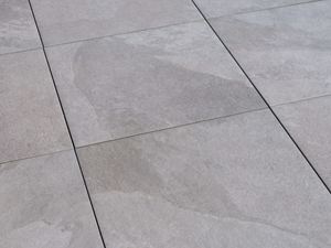 Verlegte Platten in Schieferoptik