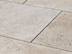 Detail Travertinplatten Medium Line mit dunkler Fuge