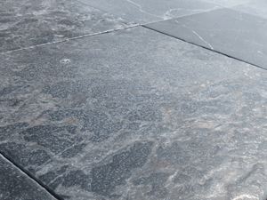 Chateau_Nero_Travertin_ Fliese_Galerie 1