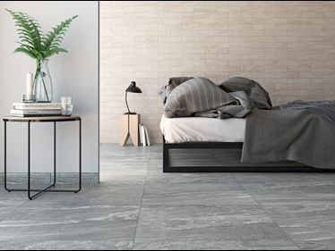 Schlafzimmer mit Granitoptik-Fliesen Dolomit Silver