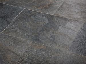 Quarzit-Fliesen Deoli Green, seitliche Aufnahme