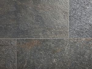Anthrazit-Ton mit schimmernden Einschlüssen: Quarzitfliese Deoli Green Quarzit-Fliesen Deoli Green, Nahaufnahme der Fugen