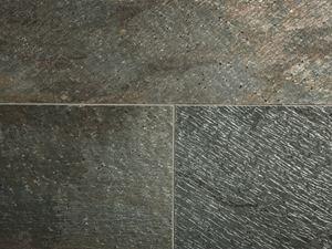 Metallisch-schimmernde Inklusionen im Quarzit Quarzitfliese Deoli Green mit Inklusionen