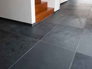 Kundenfoto:Schiefer-Fliesen Mustang, verlegt im Treppenbereich / Flur