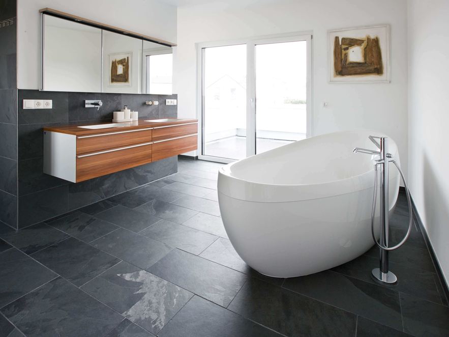 Kundenfoto: Schiefer-Fliesen Mustang, verlegt im Badezimmer