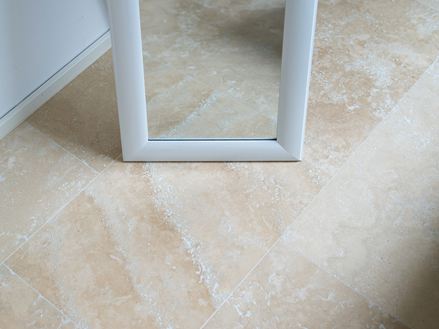 Travertin-Fliesen Medium Line mit Spiegel