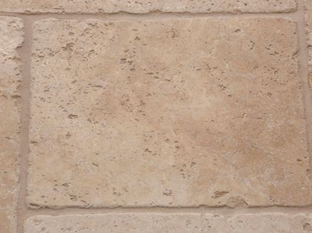 Detailaufnahme Travertinfliese Medium, getrommelt nicht gespachtelt