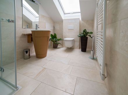 Travertin Vanilla Rustica Bad