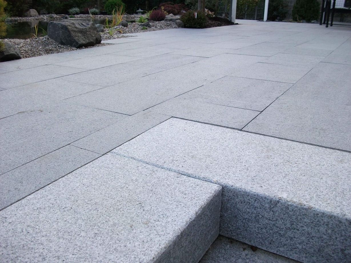 Moderne Granit Mundo Grau-Terrasse