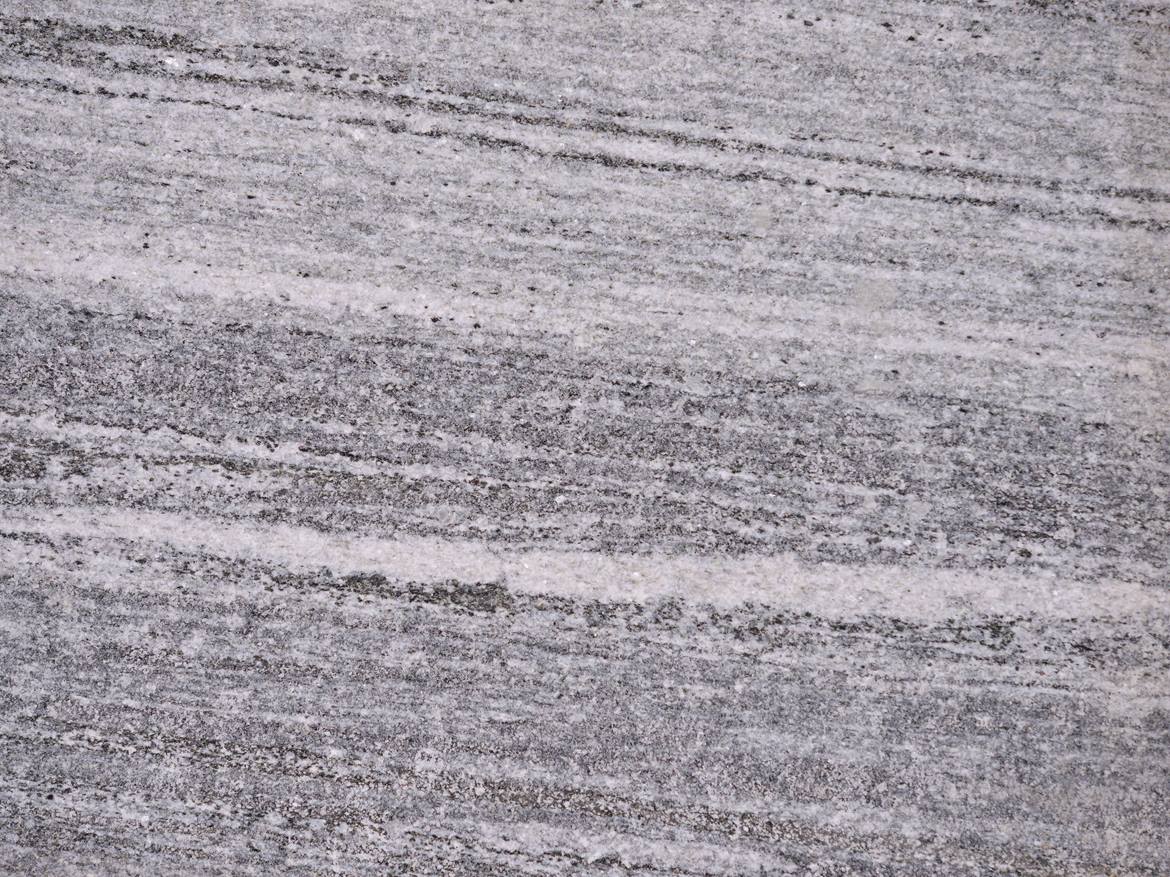 Verlegte Granitplatte Urban Grey mit natursamt gebürsteter Oberfläche