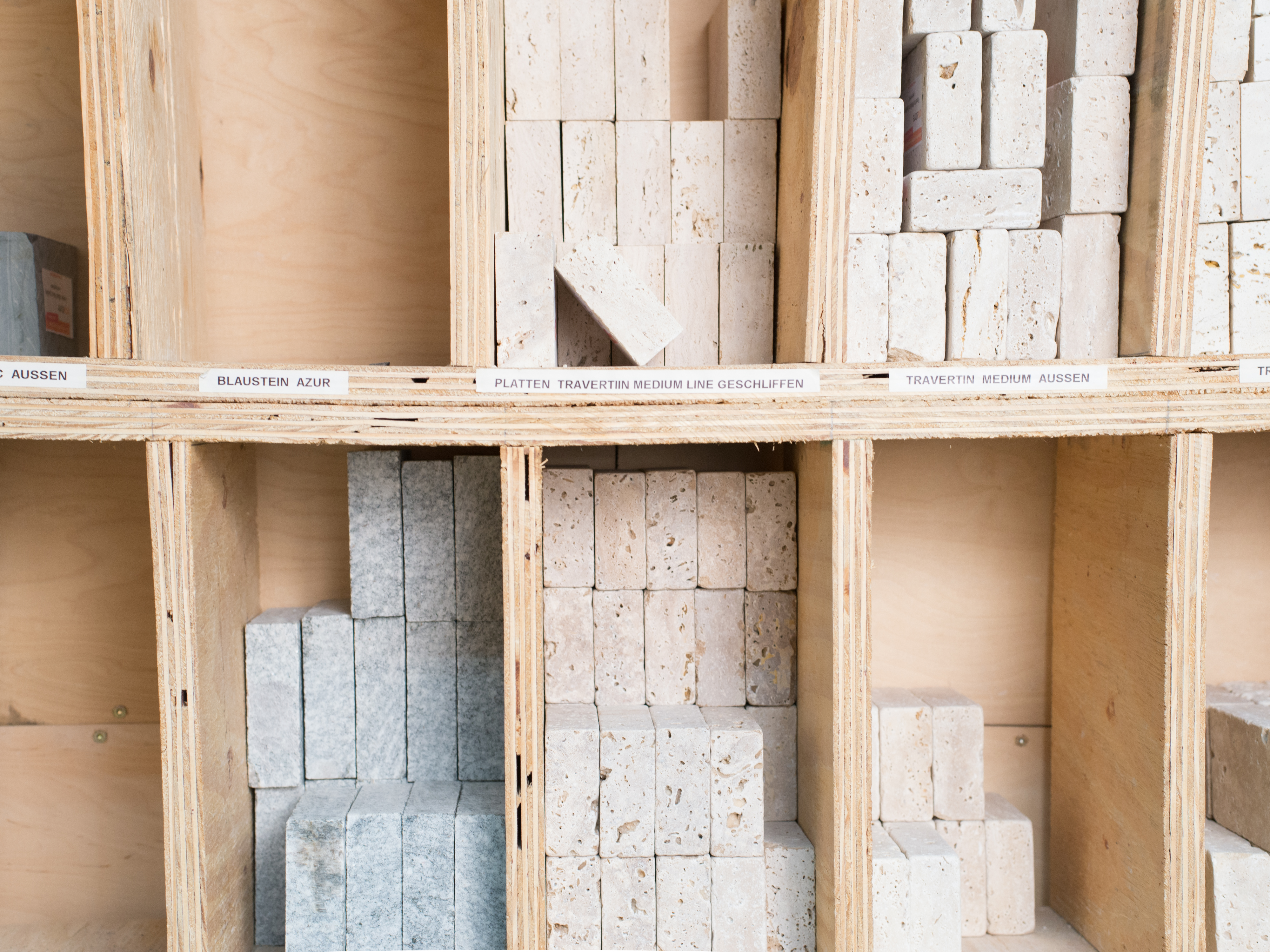 Unsere Handmuster können Ihnen einen ersten Eindruck von verschiedenen Natursteinsorten geben.