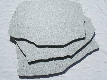 Dezent, robust und mit vielen Ecken: Polygonalplatten aus Granit