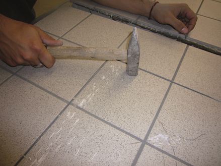 3 6 Zertru mmern der Fliese