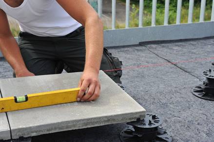 terrassenplatten sicher auf beton verlegen stonenaturelle