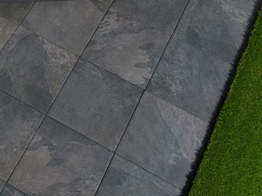 Terrassenplatten Alpine Black Schieferoptik Stonenaturelle