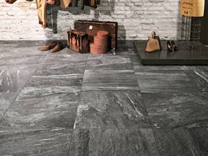 Schöner Boden mit hochwertiger Verarbeitung. Feinsteinzeug-Fliesen in Granit-Optik Dolomit Black